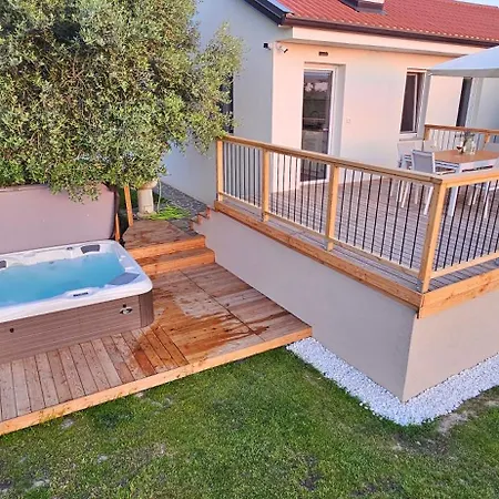 The Cosyvine House - A Peaceful Private Retreat With Jacuzzi, Sauna, And Breathtaking Brda Views 펜션