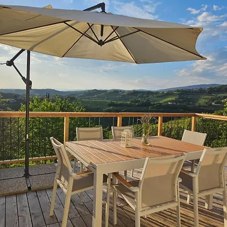 펜션 The Cosyvine House - A Peaceful Private Retreat With Jacuzzi, Sauna, And Breathtaking Brda Views